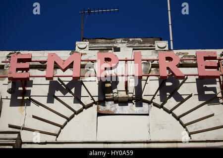 Secondhand shop Empire Huddersfield town centre-ville un grand marché de Kirklees Metropolitan Borough tWest, Yorkshire, Angleterre. UK. Banque D'Images