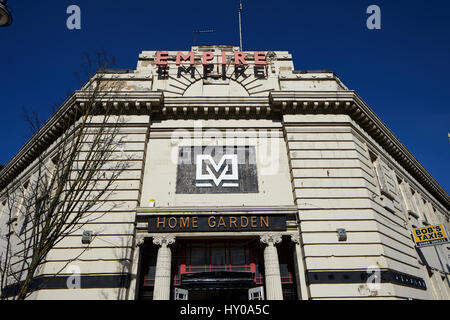 Secondhand shop Empire Huddersfield town centre-ville un grand marché de Kirklees Metropolitan Borough tWest, Yorkshire, Angleterre. UK. Banque D'Images