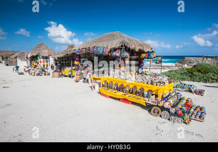 Sovenir shop à côté de la route sur l'île de Cozumel au Mexique Banque D'Images