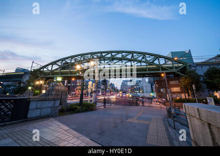 Ligne Sobu Matsuzumicho Shoheibashi, vue du pont de pont, Chiyoda-Ku, Tokyo, Japon Banque D'Images