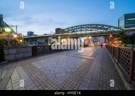 Ligne Sobu Matsuzumicho Shoheibashi, vue du pont de pont, Chiyoda-Ku, Tokyo, Japon Banque D'Images