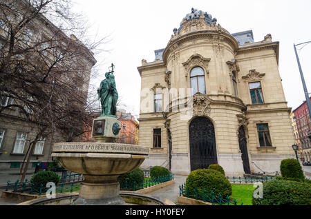 BUDAPEST, HONGRIE - le 21 février 2016 : Façade de la bibliothèque métropolitaine Ervin Szabo est le plus grand réseau de bibliothèques à Budapest, Hongrie. Construit dans le ne Banque D'Images