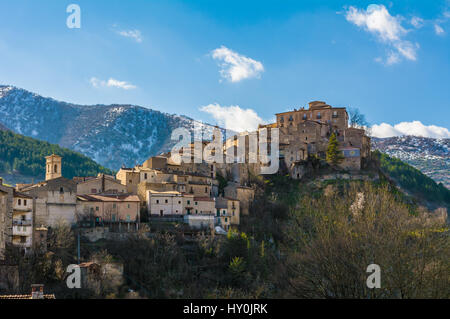 Arpino (Abruzzes, Italie) - un charmant petit village médiéval dans la province de L'Aquila, situé dans les gorges du Sagittaire, à côté du lac de Scanno Banque D'Images