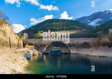 Arpino (Abruzzes, Italie) - un charmant petit village médiéval dans la province de L'Aquila, situé dans les gorges du Sagittaire, à côté du lac de Scanno Banque D'Images