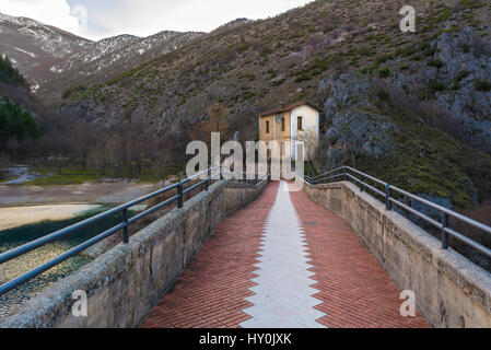 Arpino (Abruzzes, Italie) - un charmant petit village médiéval dans la province de L'Aquila, situé dans les gorges du Sagittaire, à côté du lac de Scanno Banque D'Images