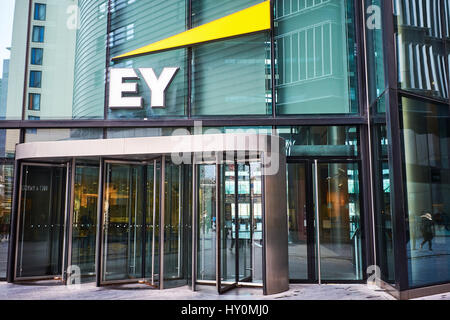 Vue générale de l'EY (Ernst & Young) bureau à Londres Banque D'Images