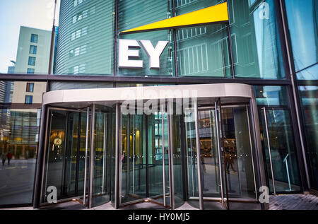 Vue générale de l'EY (Ernst & Young) bureau à Londres Banque D'Images