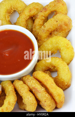 Le calamar pané frit avec sauce Banque D'Images