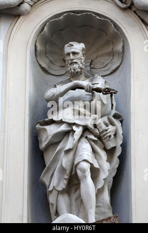 Statue de Saint Pierre, façade de l'presbitory de l'église Saint Pierre à Vienne, Autriche Banque D'Images