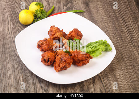 Une cuisine traditionnelle indienne - sucettes de poulet aux épices Banque D'Images