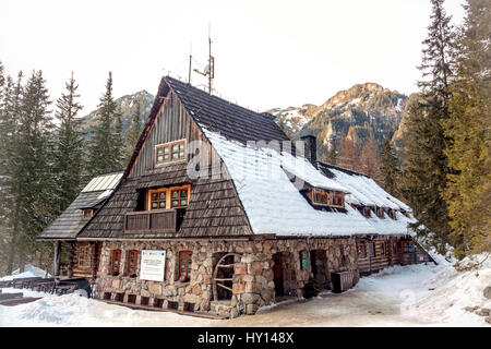 Refuge de montagne Ornak Koscieliska Valley près de Zakopane, Pologne Banque D'Images