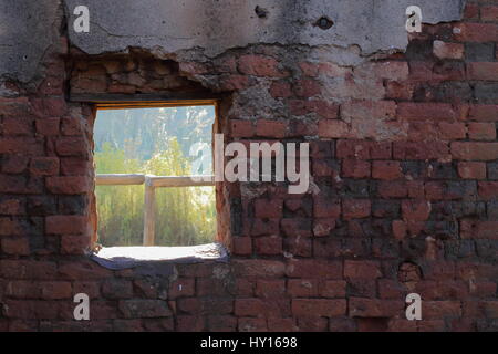 Les surfaces intérieures d'une vieille maison abandonnée et Banque D'Images