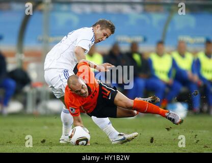 JURAJ KUCKA & Wesley Sneijder Pays-bas SLOVAQUIE V STADE DE DURBAN DURBAN, AFRIQUE DU SUD Le 28 juin 2010 Banque D'Images