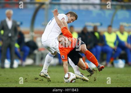 JURAJ KUCKA & Wesley Sneijder Pays-bas SLOVAQUIE V STADE DE DURBAN DURBAN, AFRIQUE DU SUD Le 28 juin 2010 Banque D'Images