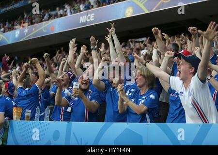 L'ISLANDE FANS ENGLAND V FRANCE EURO 2016 R STADE DE NICE NICE FRANCE 27 juin 2016 Banque D'Images