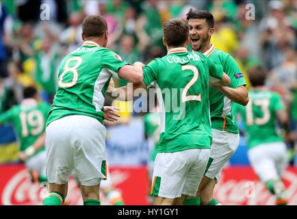 JAMES MCCARTHY SEAMUS COLEMAN RÉPUBLIQUE D'IRLANDE / SUÈDE STADE DE FRANCE PARIS FRANCE 13 juin 2016 Banque D'Images