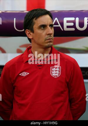 GARY NEVILLE ANGLETERRE ANGLETERRE entraîneur adjoint entraîneur assistant DONBASS ARENA DONETSK UKRAINE 11 Juin 2012 Banque D'Images