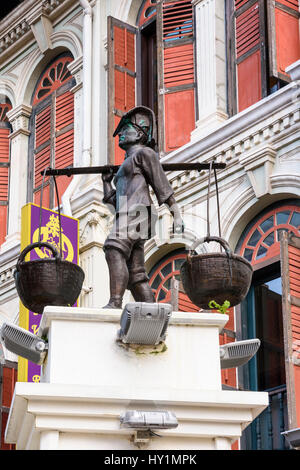 Détail de la sculpture à l'entrée du quartier chinois de Singapour, l'alimentation de rue Smith St, Chinatown, Singapour Banque D'Images