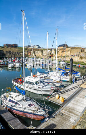 Yachts amarrés à Seaham Harbour Marina. Banque D'Images