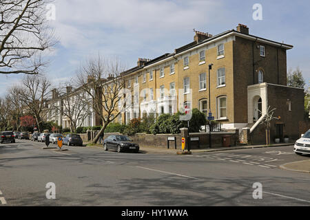 De grandes maisons sur Wickham Road, Brockley, dans le sud-est de Londres, au Royaume-Uni. Un quartier délabré récemment devenu populaire auprès des jeunes londoniens Banque D'Images