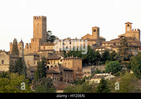 Rocca Viscontea (Château Visconti)de Castell'Arquato en Emilie-Romagne, Italie. Fondé en 1982, l'édifice pré-existante, elle fut le siège de la Visconti ga Banque D'Images