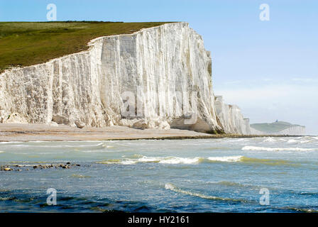 Vue sur la falaise près de la formation de sept Sœur la populaire station balnéaire d'Eastbourne East Sussex, au sud de l'Angleterre. Die Sept Sœurs Kreidefel Banque D'Images