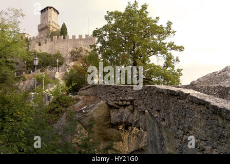 Image de la Guaita, le plus ancien des trois tours à San Marino, et le plus célèbre. Il a été construit au 11ème siècle et a servi brièvement comme un Banque D'Images