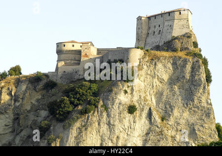 Image du château de San Leo dans les Marches, Italie. Blick auf Burg San Leo dans einzigartigsten faszinierendsten und einem der Orte der Marken. Banque D'Images