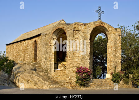 La chiesa di Santa Croce à Alassio sur la côte ligurienne du nord-ouest de l'Italie. Die Chiesetta di Santa Croce, à Alassio. Das kleine romanische Kirchl Banque D'Images