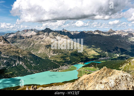 Vue depuis Corvatsch vers Silvaplana, Engadine, Suisse. | Aussicht auf den Silvaplaner Voir und Silvaplana, Engadine, Schweiz. Banque D'Images