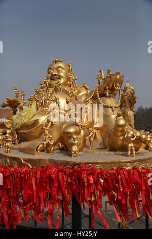 Urumqi, Urumqi, Chine. Mar 26, 2017. Urumqi, Chine-Mars 26 2017 : (usage éditorial uniquement. Chine).Les 40 mètres de haut Bouddha est situé à Urumqi, dans le nord-ouest de la Chine, la Région autonome du Xinjiang Uygur, Mars 26th, 2017. Crédit : SIPA Asie/ZUMA/Alamy Fil Live News Banque D'Images