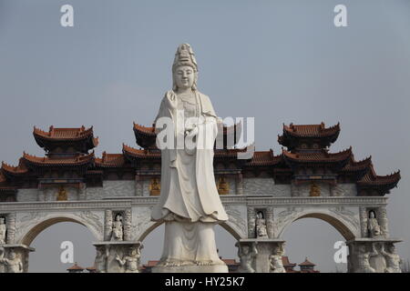 Urumqi, Urumqi, Chine. Mar 26, 2017. Urumqi, Chine-Mars 26 2017 : (usage éditorial uniquement. Chine).Les 40 mètres de haut Bouddha est situé à Urumqi, dans le nord-ouest de la Chine, la Région autonome du Xinjiang Uygur, Mars 26th, 2017. Crédit : SIPA Asie/ZUMA/Alamy Fil Live News Banque D'Images