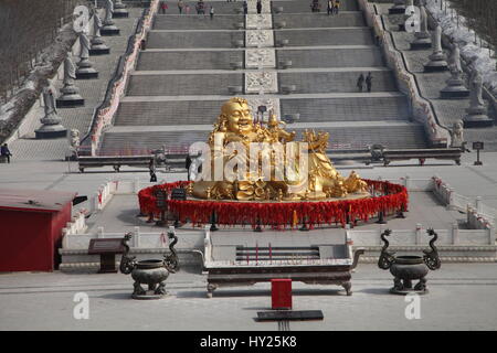 Urumqi, Urumqi, Chine. Mar 26, 2017. Urumqi, Chine-Mars 26 2017 : (usage éditorial uniquement. Chine).Les 40 mètres de haut Bouddha est situé à Urumqi, dans le nord-ouest de la Chine, la Région autonome du Xinjiang Uygur, Mars 26th, 2017. Crédit : SIPA Asie/ZUMA/Alamy Fil Live News Banque D'Images