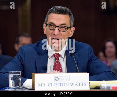 Washington, US. 30Th Mar, 2017. Clinton Watts, Senior Fellow, Institut de recherche de politique étrangère sur la sécurité nationale des États-Unis témoigne devant le comité spécial du Sénat sur le renseignement qu'il procède à une audition publique intitulée "désinformation : une introduction en russe des mesures actives et d'influence des campagnes : dpa Crédit photo alliance/Alamy Live News Banque D'Images