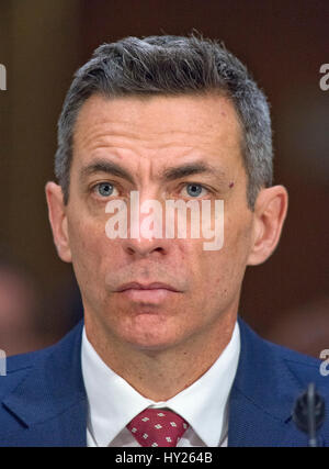 Washington, US. 30Th Mar, 2017. Clinton Watts, Senior Fellow, Institut de recherche de politique étrangère sur la sécurité nationale des États-Unis témoigne devant le comité spécial du Sénat sur le renseignement qu'il procède à une audition publique intitulée "désinformation : une introduction en russe des mesures actives et d'influence des campagnes : dpa Crédit photo alliance/Alamy Live News Banque D'Images