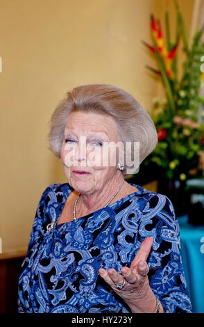 Oranjestad, Pays-Bas. 30Th Mar, 2017. La princesse Beatrix des Pays-Bas à l'Université d'Aruba à Oranjestad, le 30 mars 2017, à participer à deux débats par le Parlement des jeunes Arubaanse, au 1er d'une journée de travail 3-visite à Aruba Photo : Albert Nieboer/Pays-Bas/Point de vue - PAS DE SERVICE DE FIL - Photo : Albert Nieboer/RoyalPress/dpa/Alamy Live News Banque D'Images