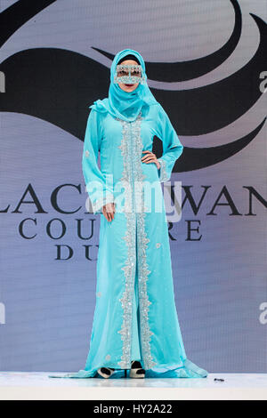 Kuala Lumpur, Malaisie. 30Th Mar, 2017. La première semaine de la mode islamique Asie 2017 AIFW (2017) rassemble les créateurs de mode islamique Asie ensemble dans Kuala Lumpur, tenue au Centre de Convention de KUALA LUMPUR (KLCC). La fashion week se déroulera pendant quatre jours, avec salons, forums et des défilés de mode. Credit : Danny Chan/Alamy Live News Banque D'Images