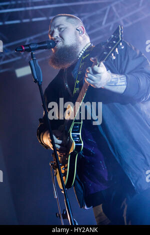 Milan, Italie. 30Th Mar, 2017. Rory Graham mieux connu sous le nom de RAG'N'BONE MAN effectue sur scène à fabrique au cours de la tournée européenne 2017 de l 'Crédit' : Rodolfo Sassano/Alamy Live News Banque D'Images