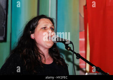 Paris, France. 31 mars, 2017. Lena chante lors de soirée d'ouverture du Salon du Trône au profit de l'Association Petits Princes, qui célèbre son 30e anniversaire cette année. Credit : Bernard Menigault/Alamy Live News Banque D'Images