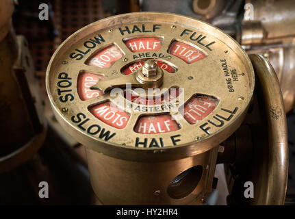 Bateau à vapeur laiton antique telegraph sur arret Banque D'Images