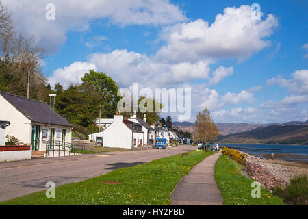 Lochcarron village, le Loch Carron, Kyle of Lochalsh, région des Highlands, en Écosse, en novembre Banque D'Images