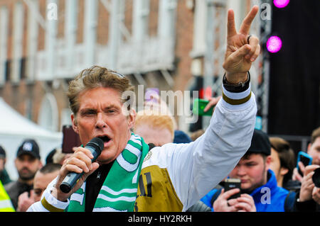 DUBLIN, IRLANDE. 01 mai 2016 - David Hasselhoff compte à rebours jusqu'à la début de la première étape de la Gumball 3000 à Budapest. Banque D'Images