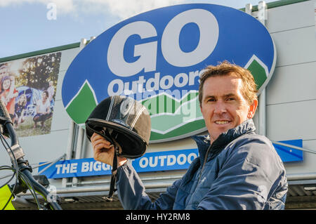 Belfast, Irlande du Nord. 14 MAI 2016 - Champion Jockey AP McCoy ouvre le premier rendez-vous à l'extérieur store en Irlande. Banque D'Images