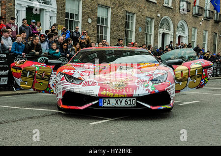 DUBLIN, IRLANDE : Apr 30 2016 - l'Aventador Lamboghini appartenant à l'équipe Bling Blong, administré par les entrepreneurs et hommes d'affaires suédois Peter Jakobsson & Roberth Risberg avant le début de la 3000 rallye Gumball 2016, de Dublin à Budapest. Banque D'Images