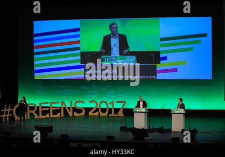 Le Parti Vert co-leaders Jonathan Bartley et Caroline Lucas parle à la Conférence de printemps du Parti Vert à l'ACC à Liverpool. Banque D'Images