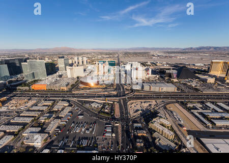 Las Vegas, Nevada, USA - Mars 13, 2017 : Vue aérienne de l'Tropicana Ave et de l'Interstate 15 près de la Bande de Las Vegas. Banque D'Images