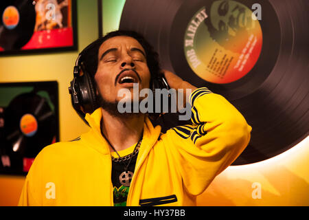 Amsterdam, Pays-Bas - Mars, 2017 : cire du chanteur Bob Marley en musée de cire Madame Tussauds à Amsterdam, Pays-Bas Banque D'Images