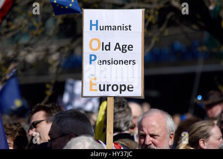 S'unir pour l'Europe a été une marche de protestation contre la signature de l'article 50 pour déclencher le retrait du Royaume-Uni de l'Union européenne & Brexit à Londres Banque D'Images