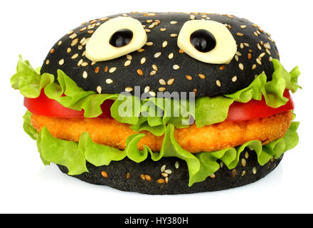 Big Black funny hamburger au fromage et le poulet avec les yeux escalope sur fond blanc Banque D'Images