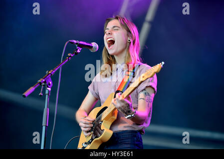 Barcelone - 2 juin : Julien Baker (auteur-compositeur-interprète folk) se produit en concert au Primavera Sound Festival 2016 le 2 juin 2016 à Barcelone, Espagne. Banque D'Images